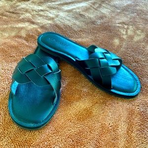 Cushionaire Womens Braided Flat